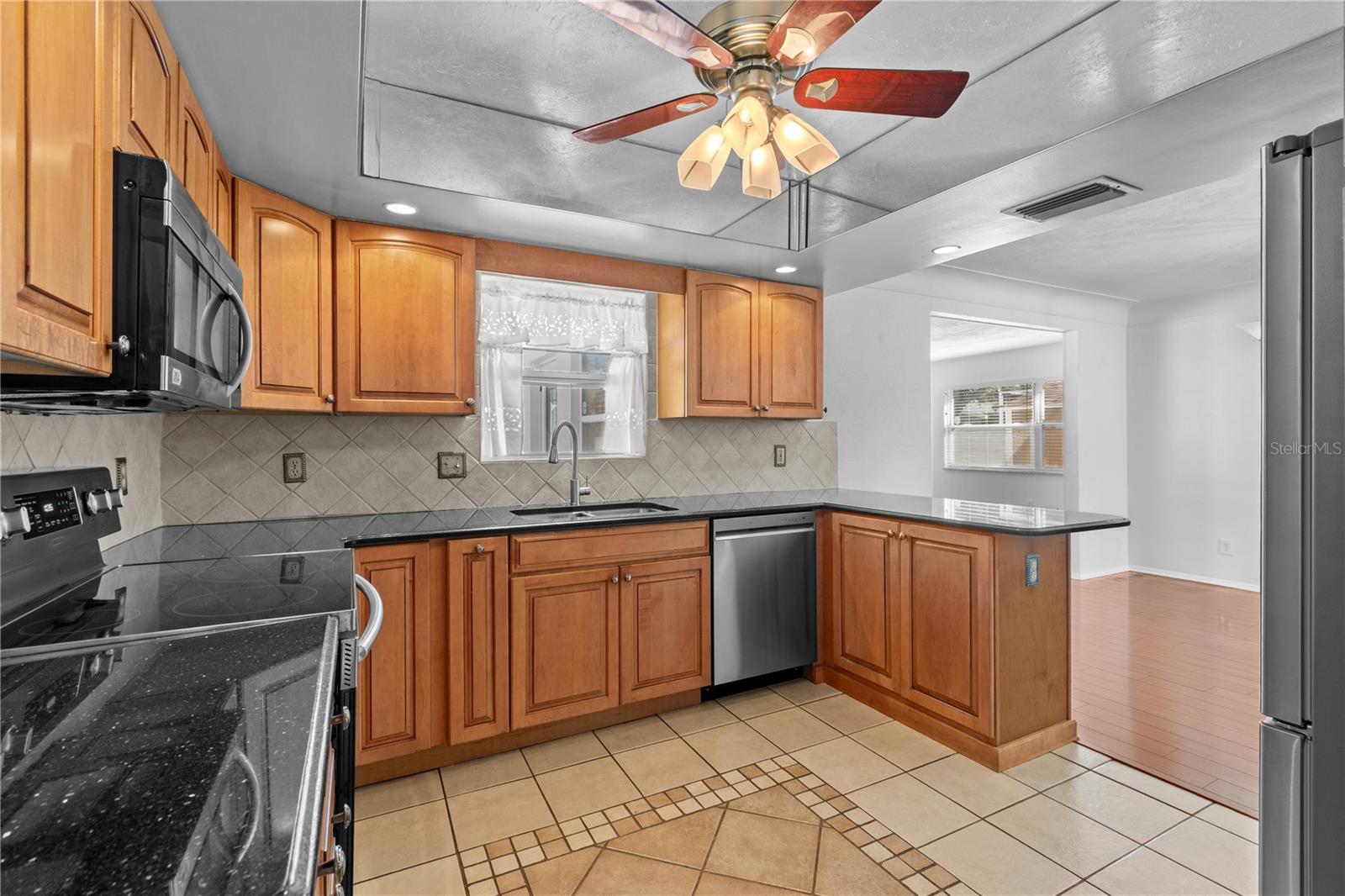 Image 41 of 57 For 13565 86th Avenue