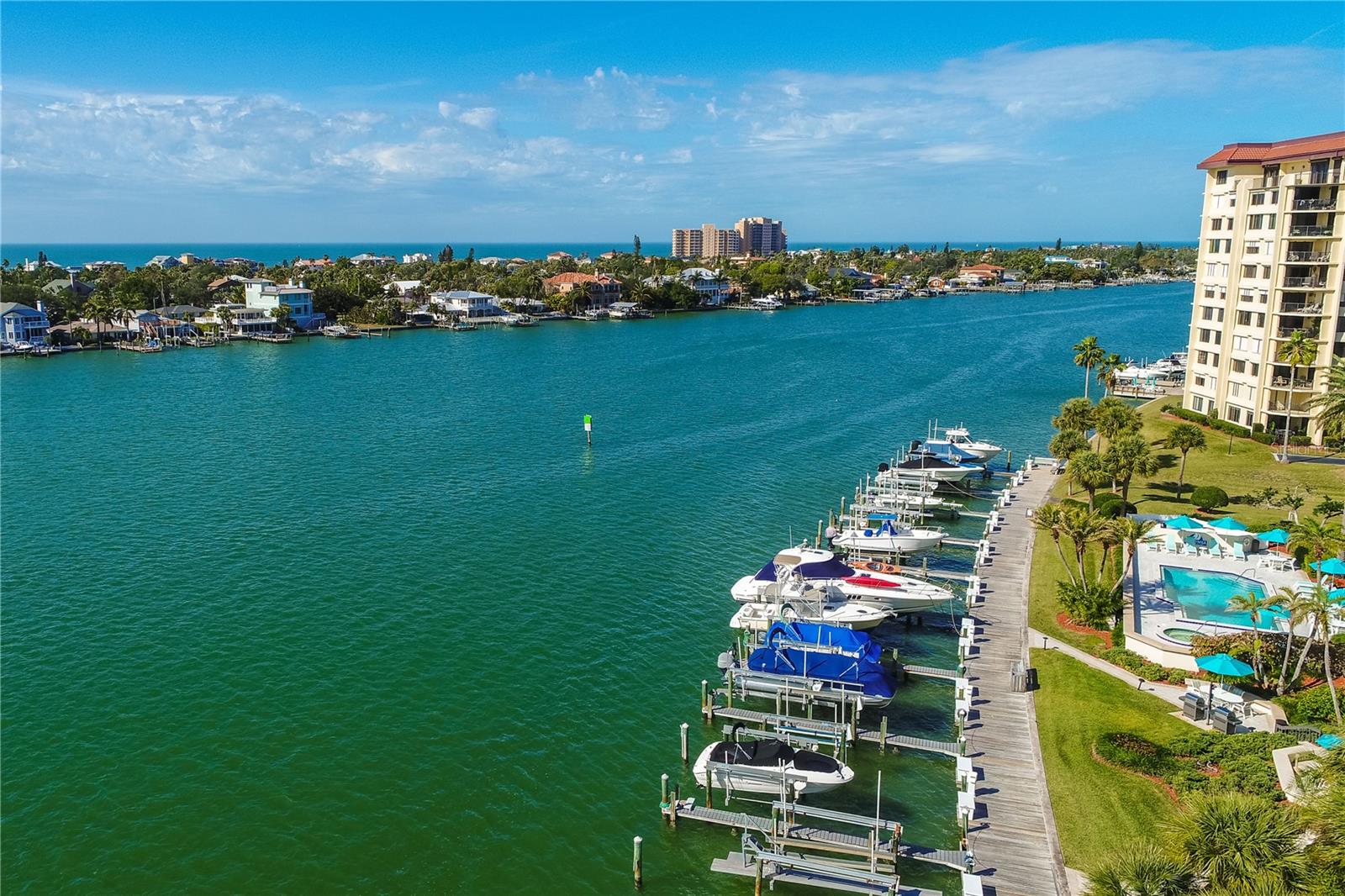 Image 11 of 35 For 690 Island Way 708