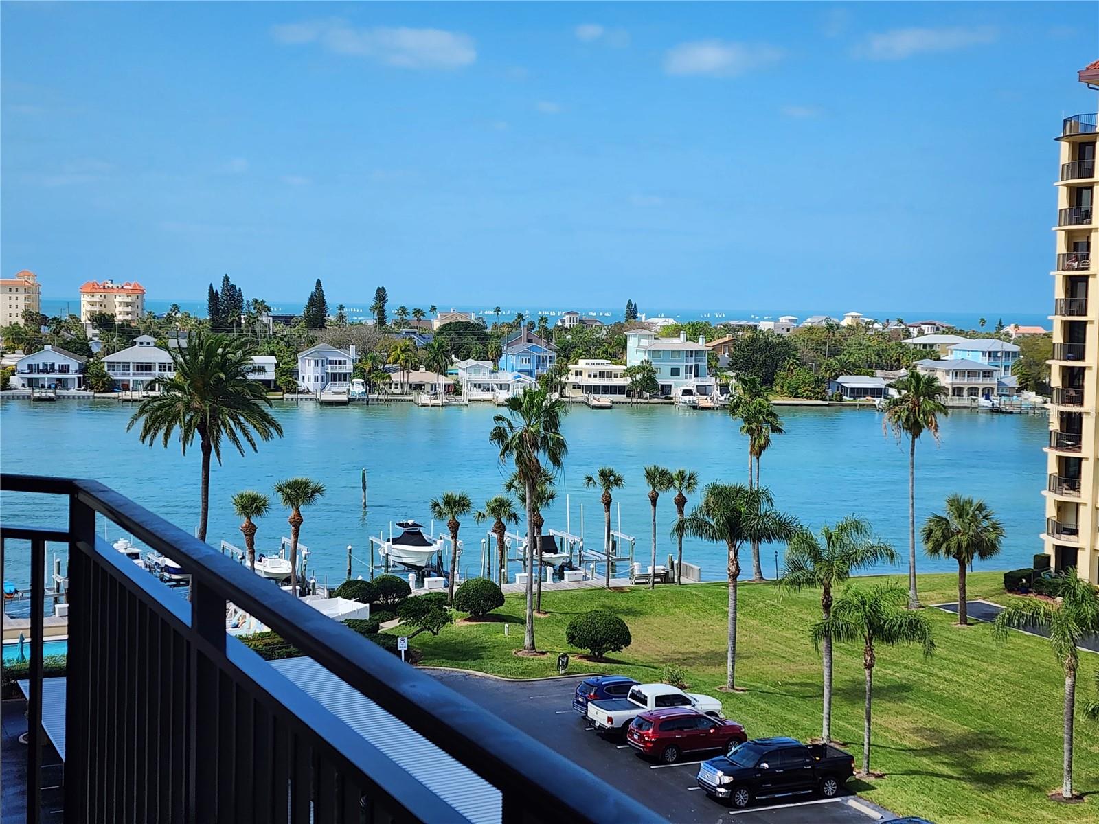 Image 17 of 35 For 690 Island Way 708