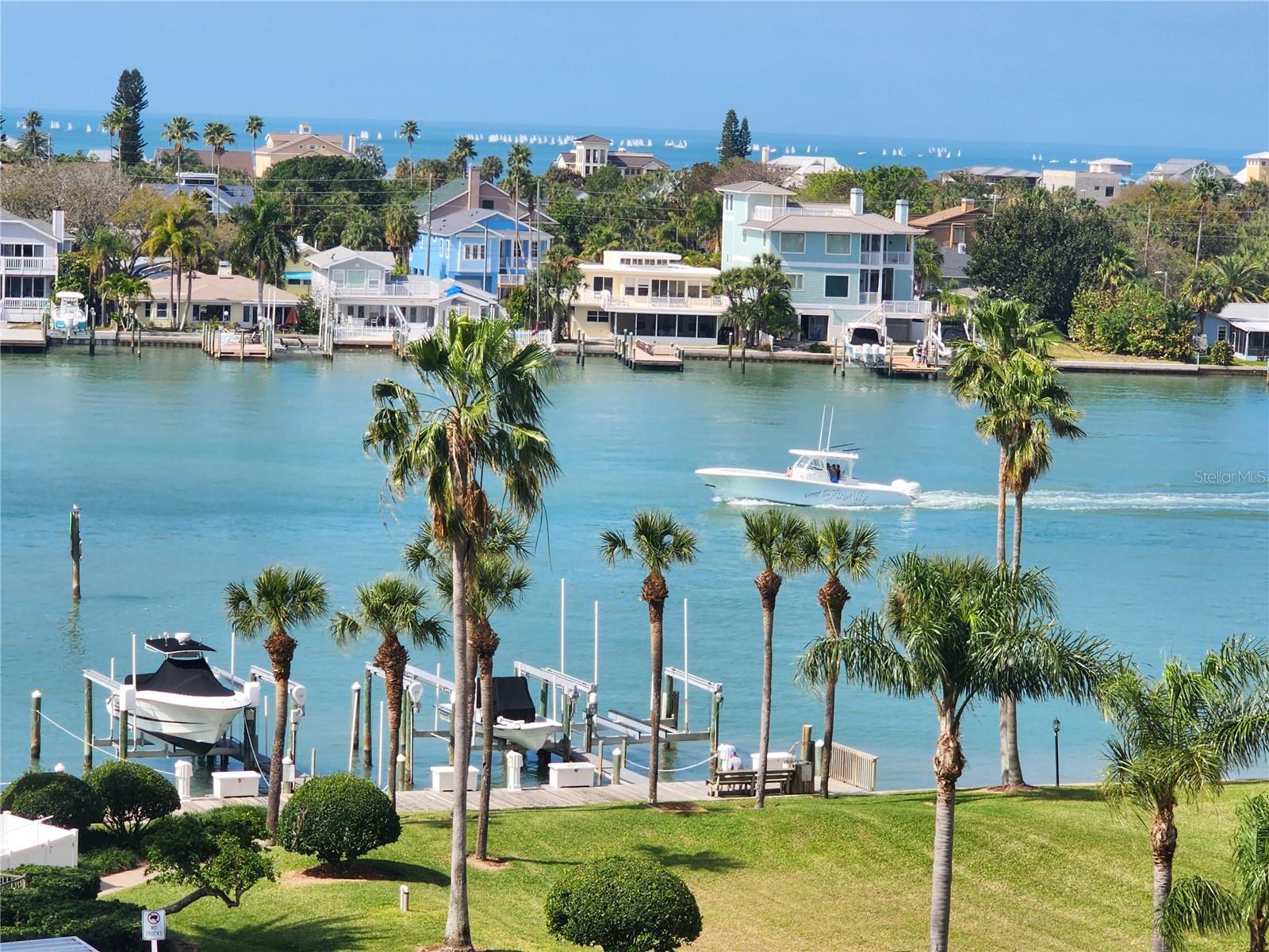 Image 19 of 35 For 690 Island Way 708