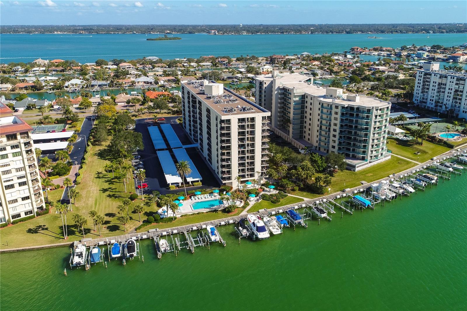 Image 2 of 35 For 690 Island Way 708