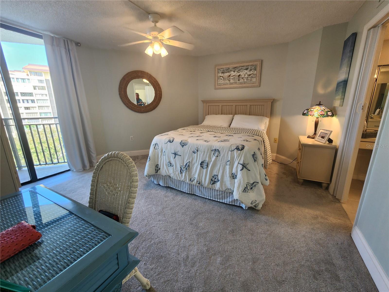 Image 23 of 35 For 690 Island Way 708