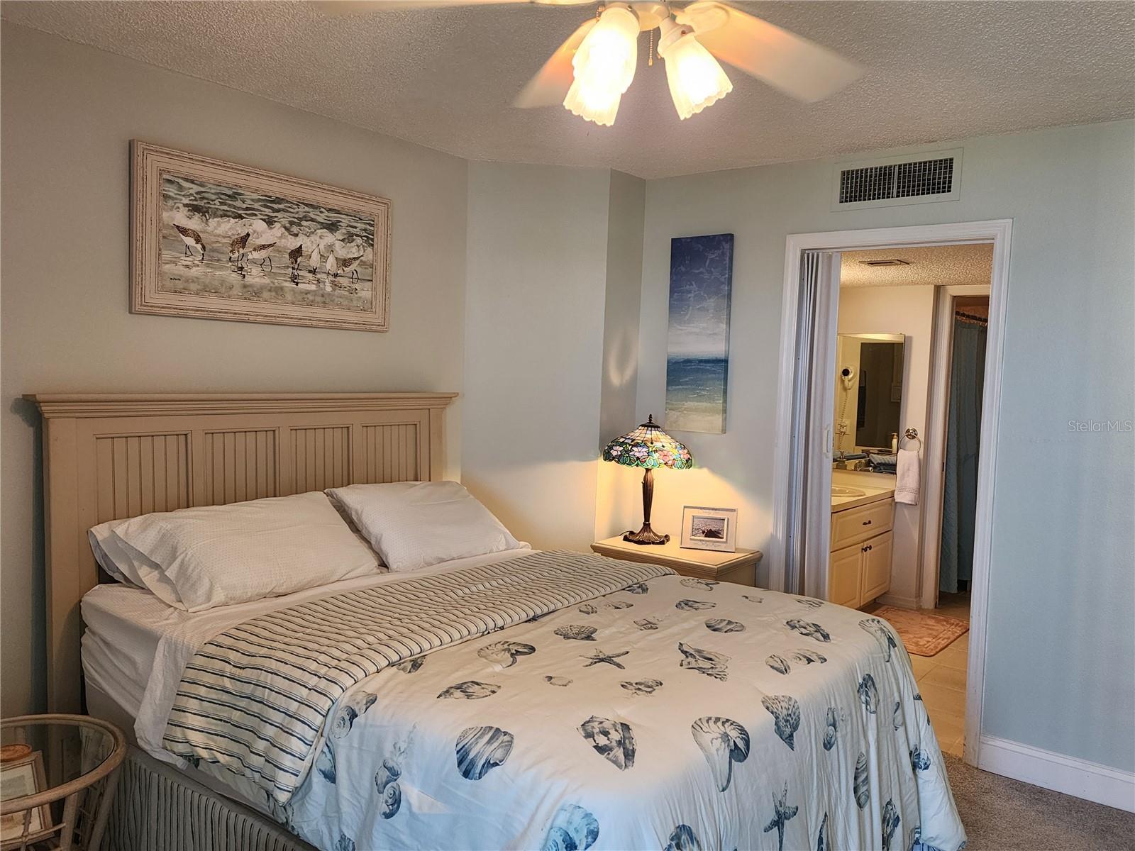 Image 24 of 35 For 690 Island Way 708