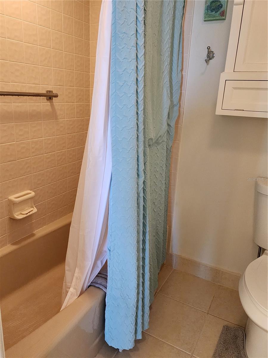 Image 27 of 35 For 690 Island Way 708