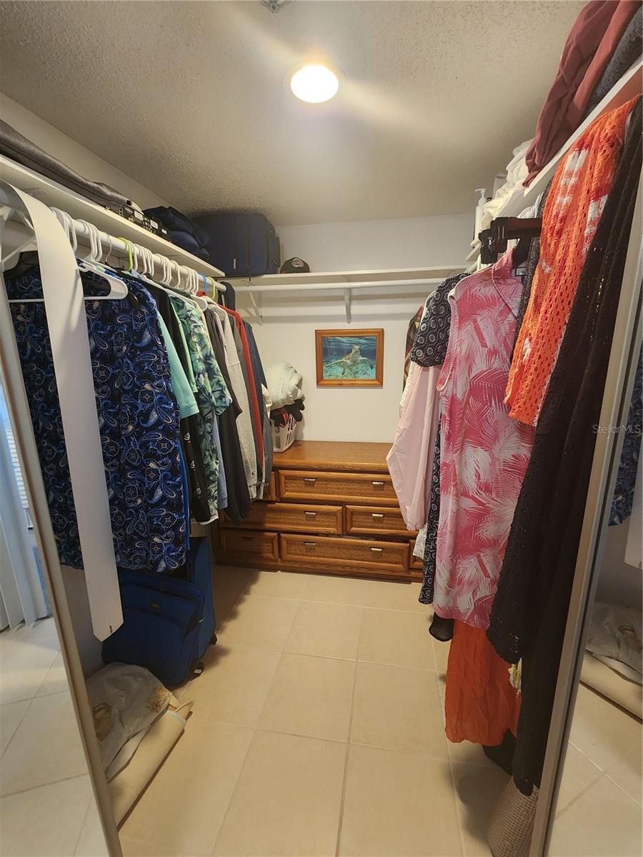 Image 28 of 35 For 690 Island Way 708