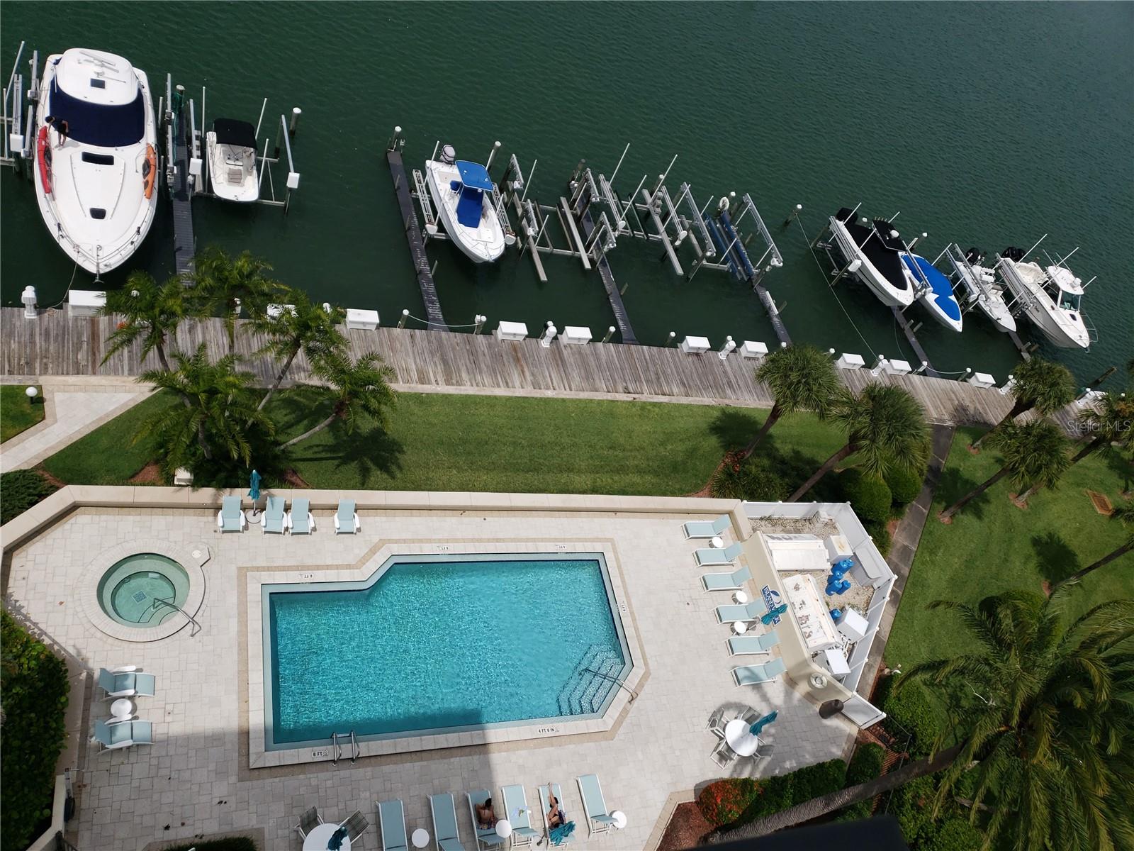 Image 6 of 35 For 690 Island Way 708