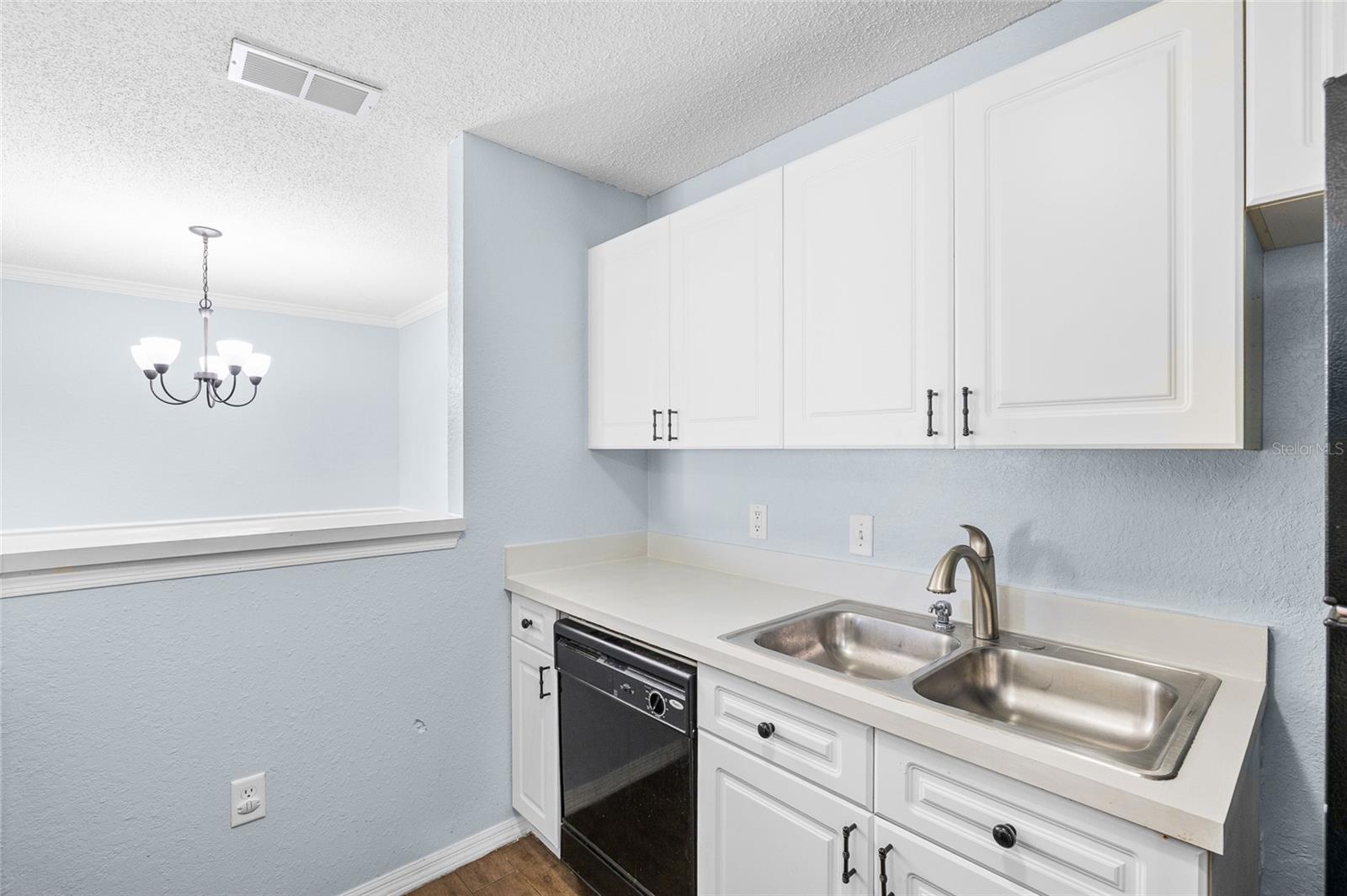 Image 11 of 48 For 18001 Richmond Place Drive 835