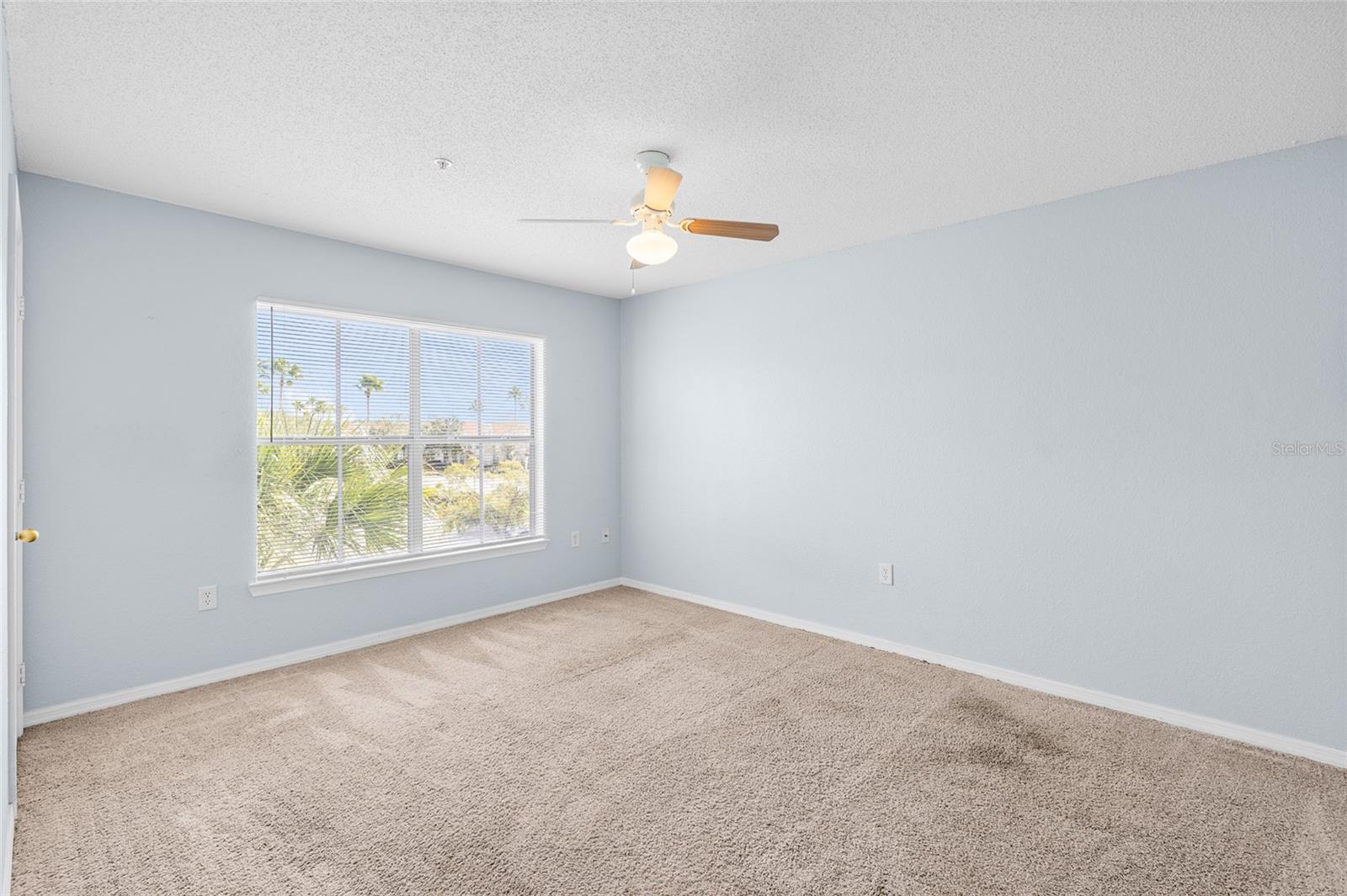 Image 21 of 48 For 18001 Richmond Place Drive 835