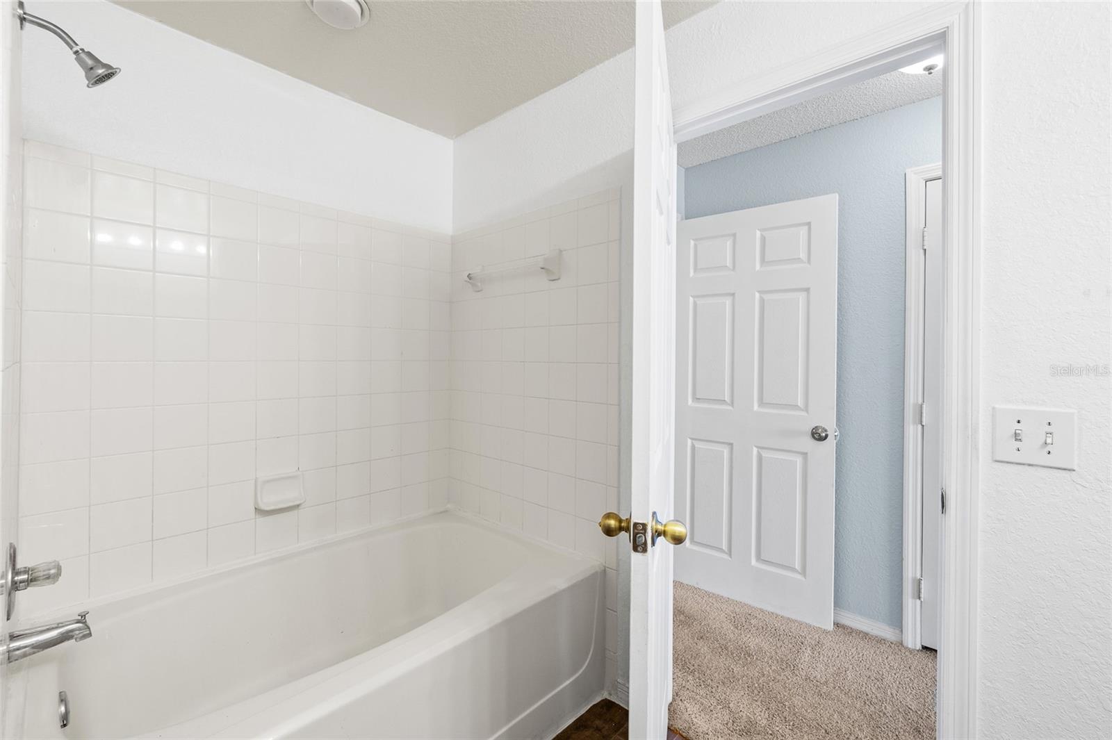 Image 24 of 48 For 18001 Richmond Place Drive 835