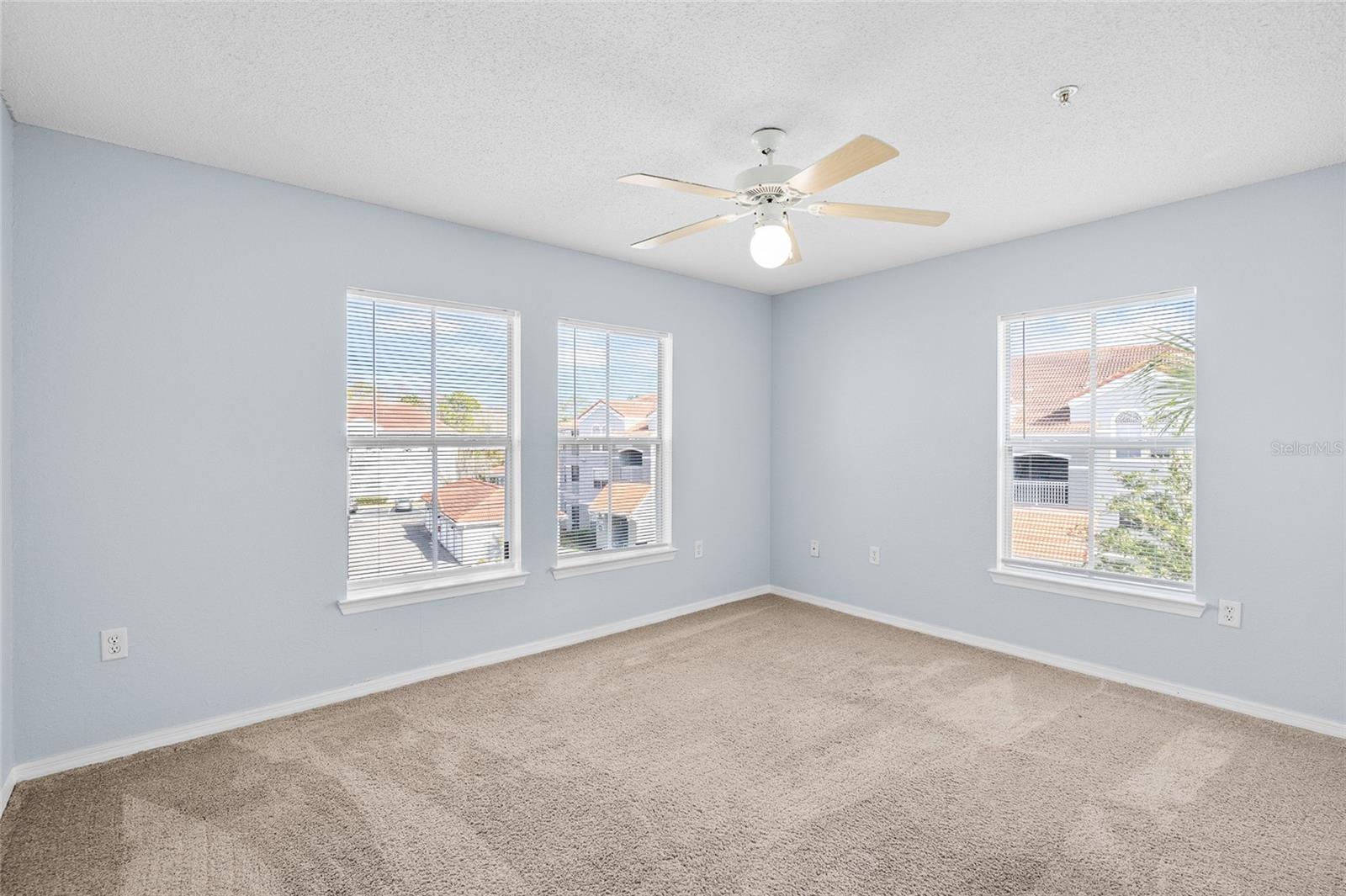 Image 27 of 48 For 18001 Richmond Place Drive 835