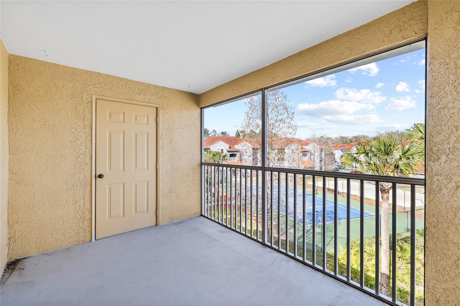 Image 31 of 48 For 18001 Richmond Place Drive 835