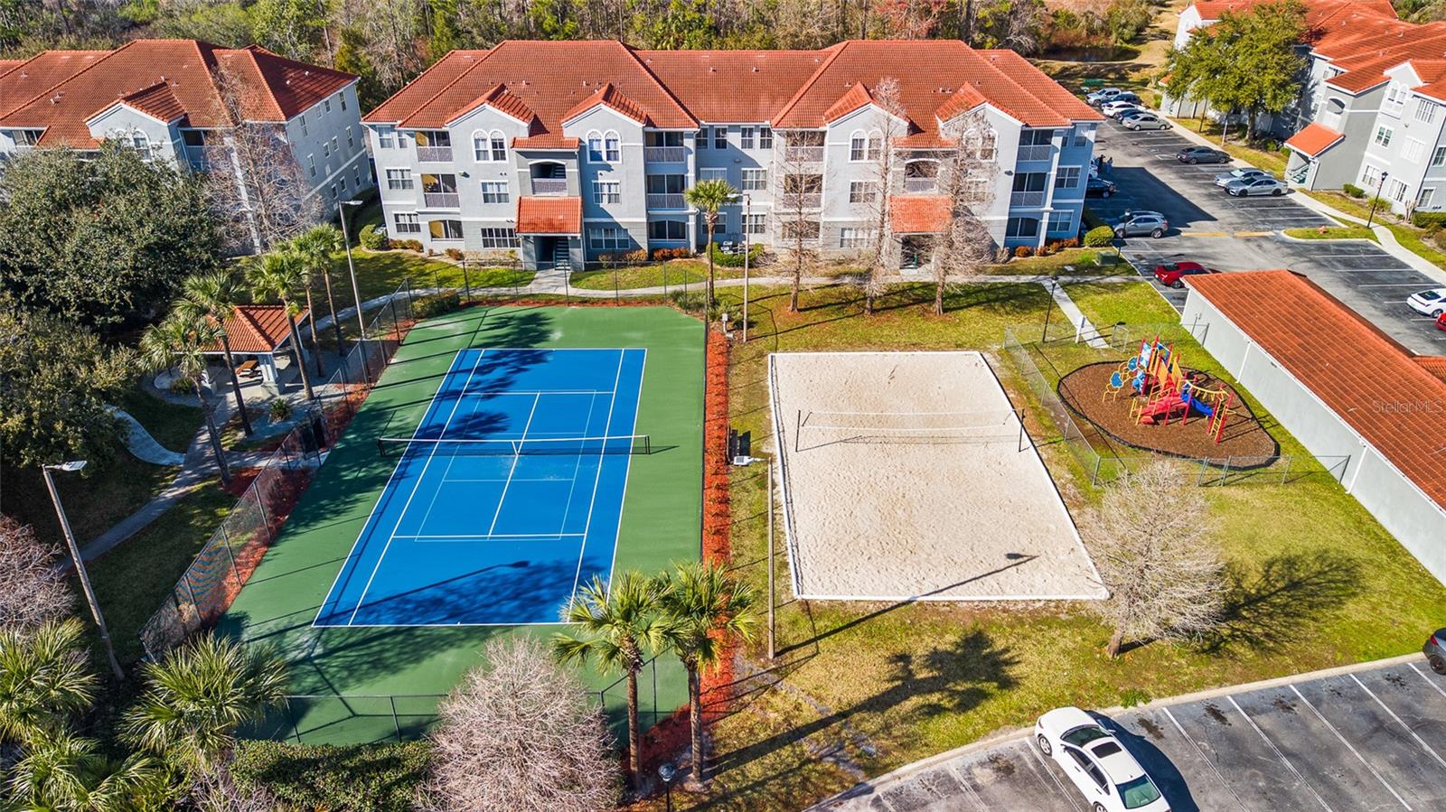 Image 4 of 48 For 18001 Richmond Place Drive 835