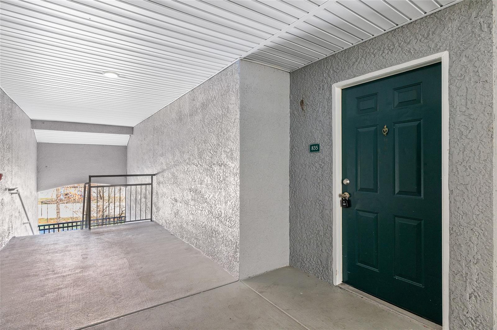 Image 5 of 48 For 18001 Richmond Place Drive 835