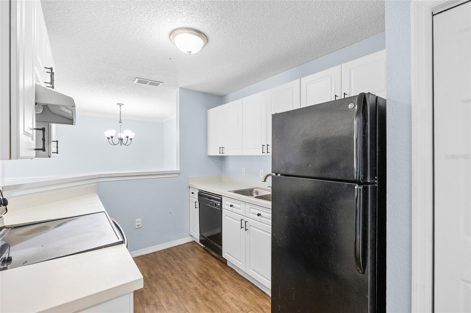 Image 8 of 48 For 18001 Richmond Place Drive 835