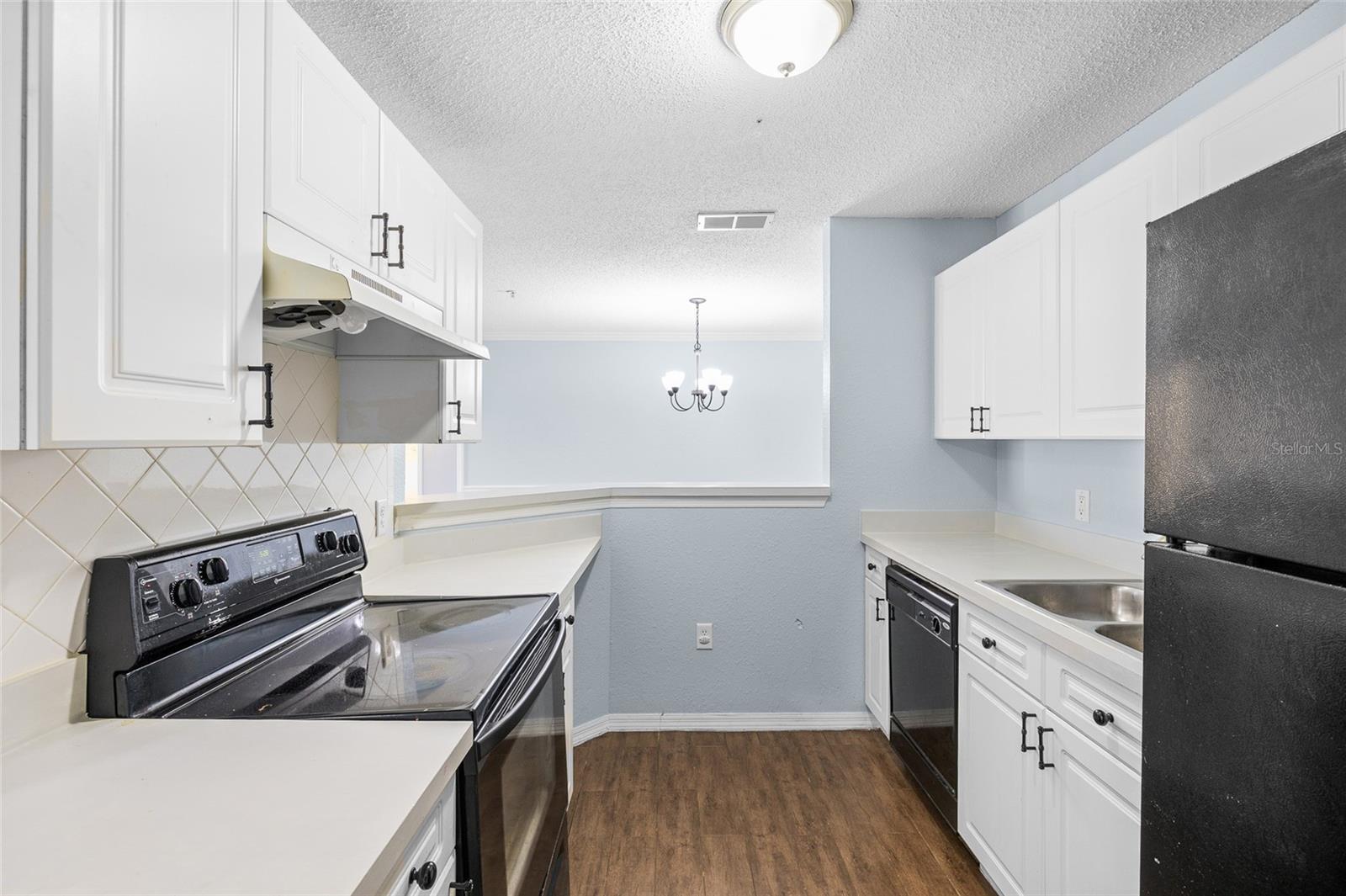 Image 9 of 48 For 18001 Richmond Place Drive 835