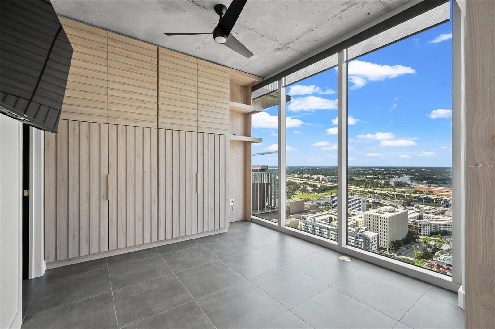 Image 32 of 72 For 777 Ashley Drive 3013