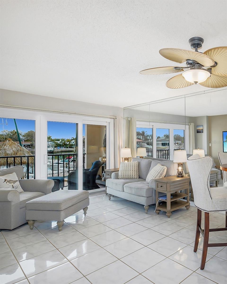 Image 19 of 57 For 51 Island Way 108