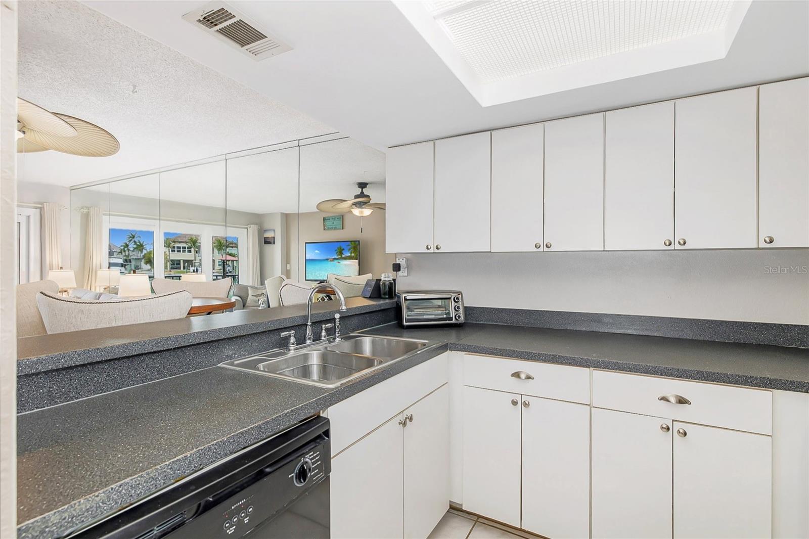 Image 23 of 57 For 51 Island Way 108