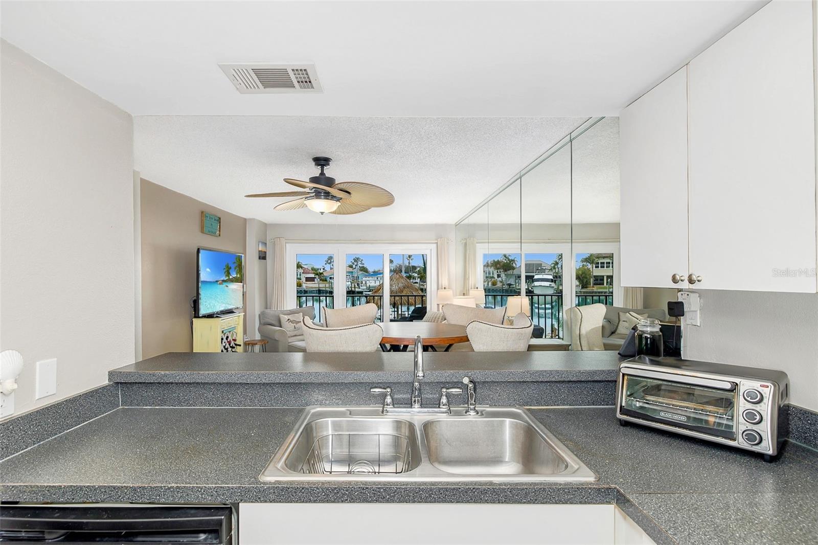 Image 24 of 57 For 51 Island Way 108