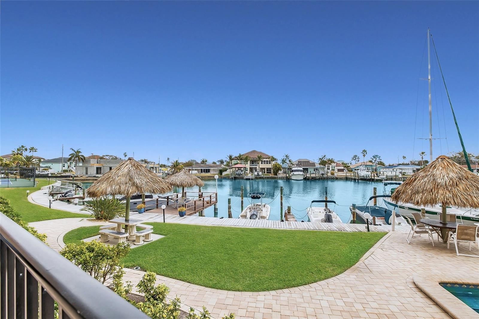 Image 29 of 57 For 51 Island Way 108