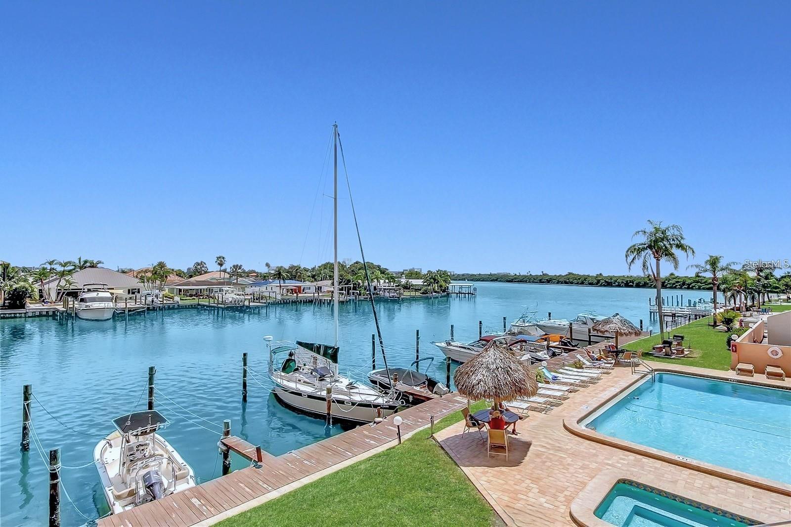 Image 31 of 57 For 51 Island Way 108