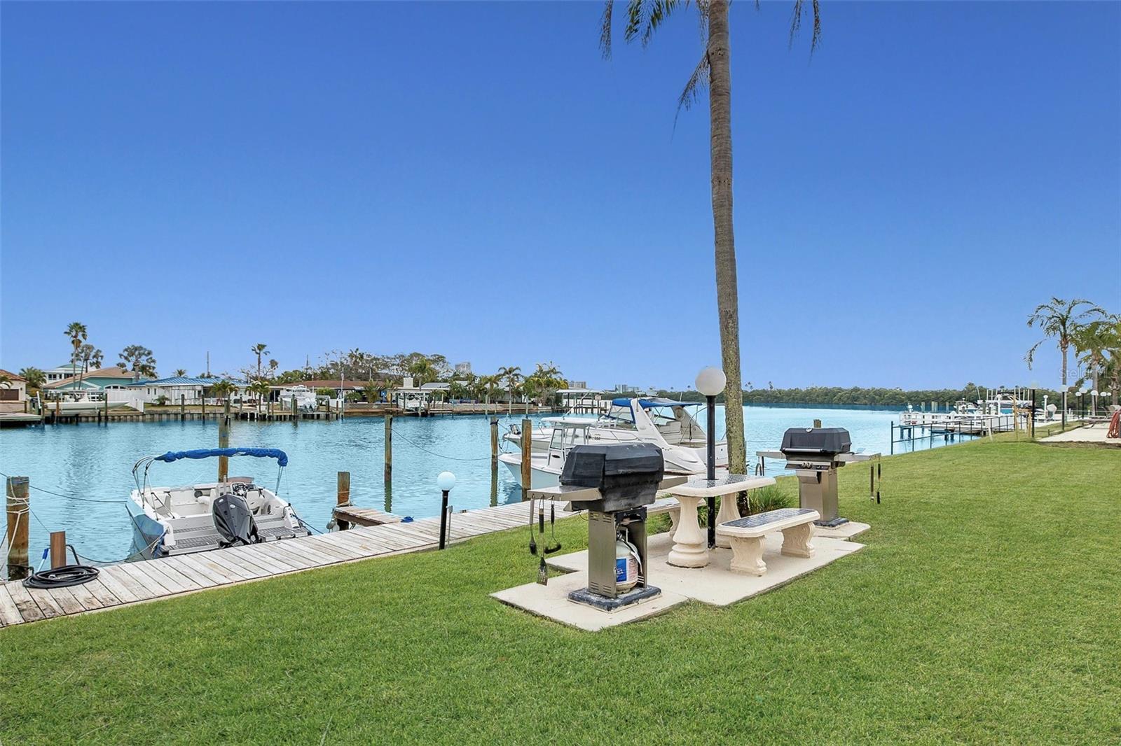 Image 42 of 57 For 51 Island Way 108