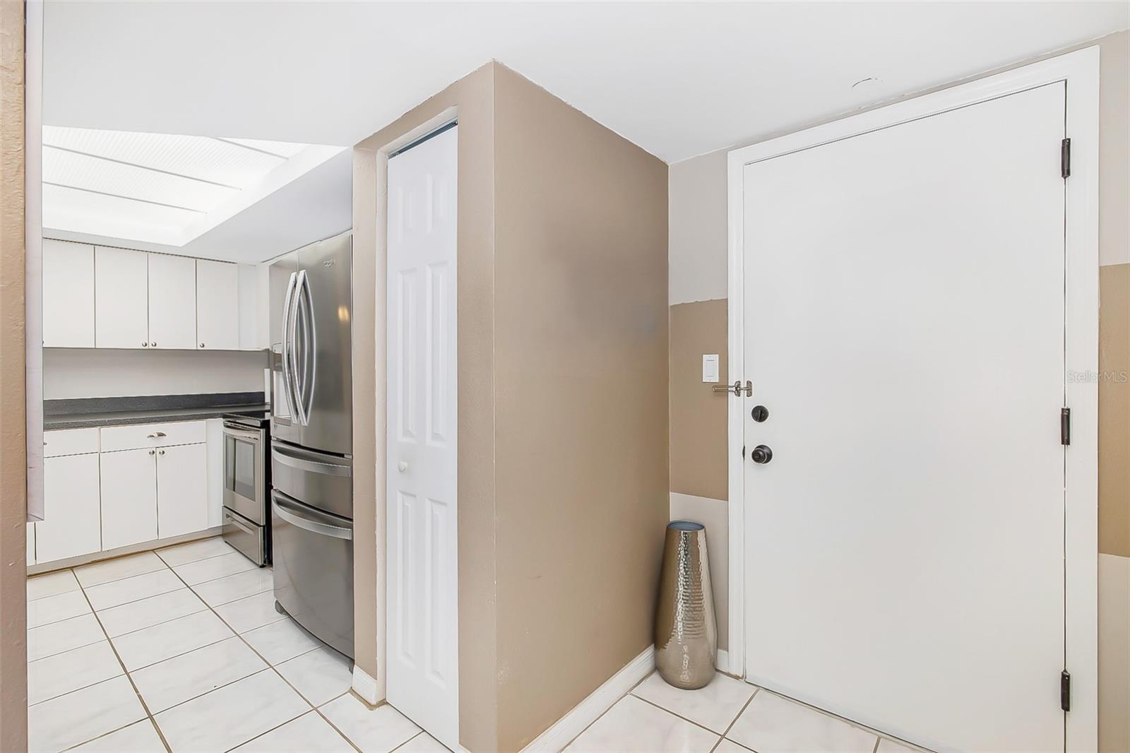 Image 5 of 57 For 51 Island Way 108