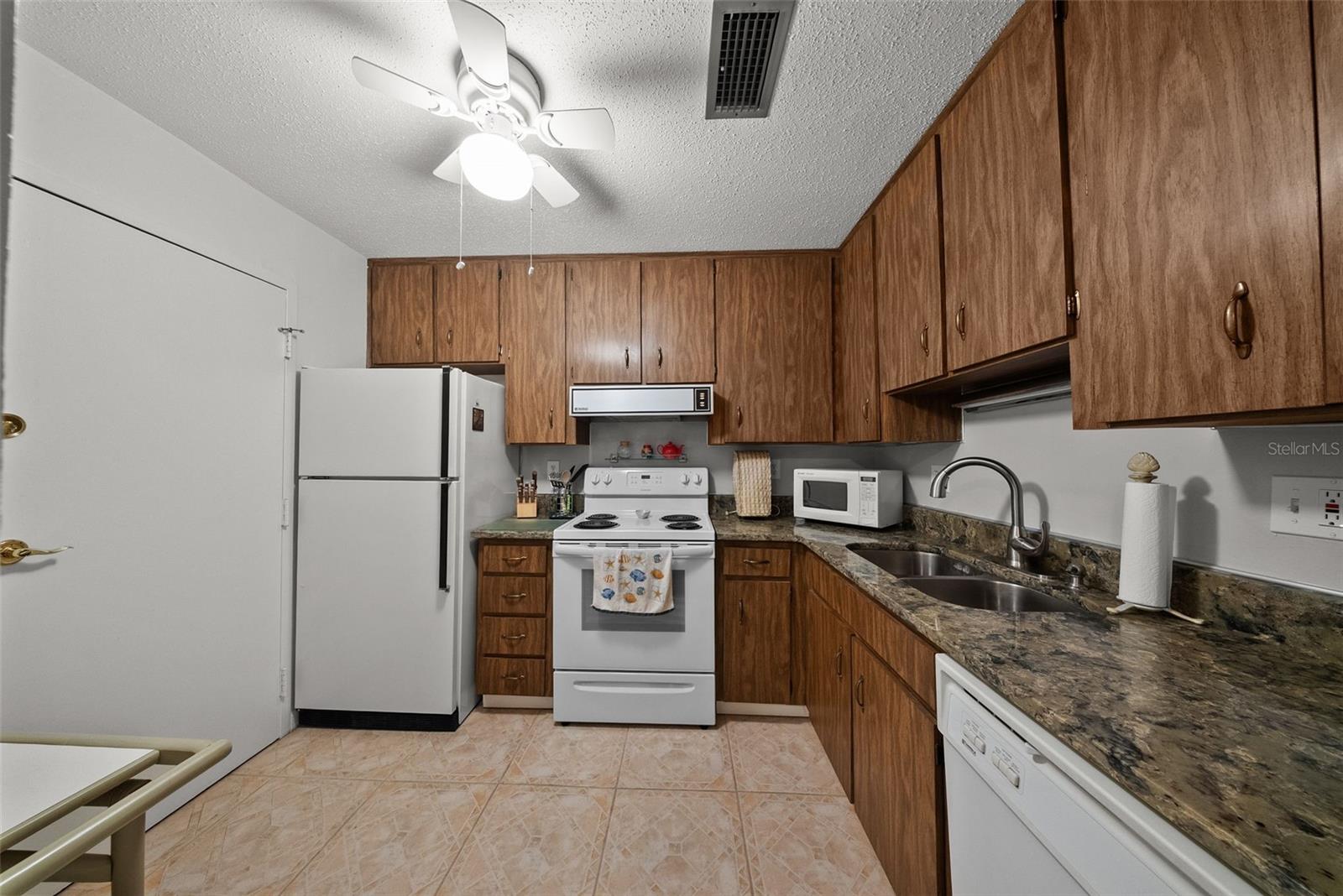 Image 14 of 52 For 2700 Bayshore Boulevard 4106