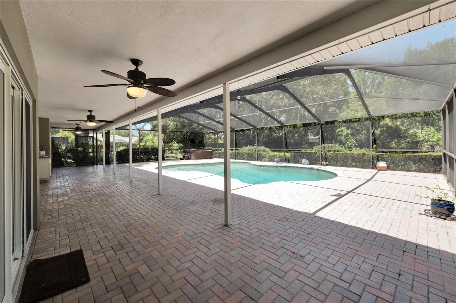 Image 11 of 59 For 18006 Clear Lake Dr