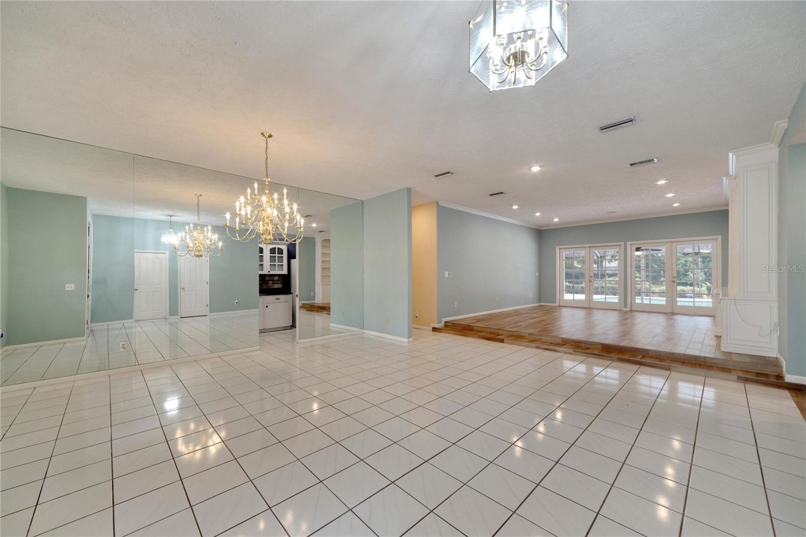 Image 19 of 59 For 18006 Clear Lake Dr