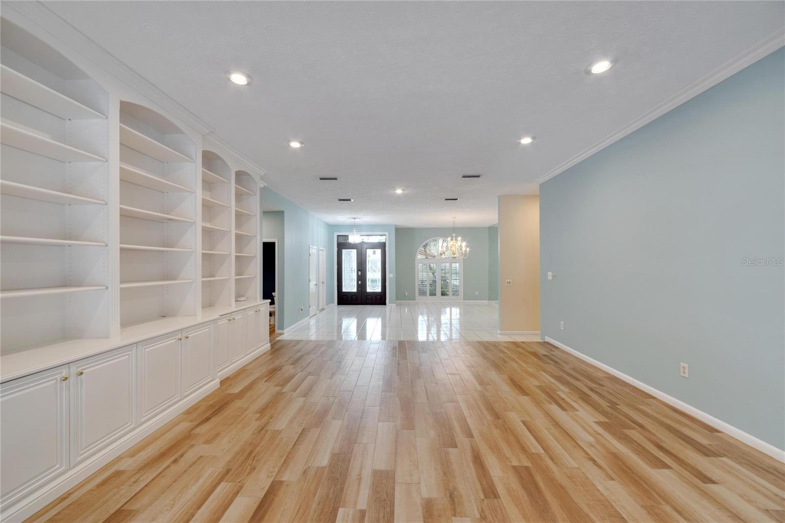 Image 23 of 59 For 18006 Clear Lake Dr