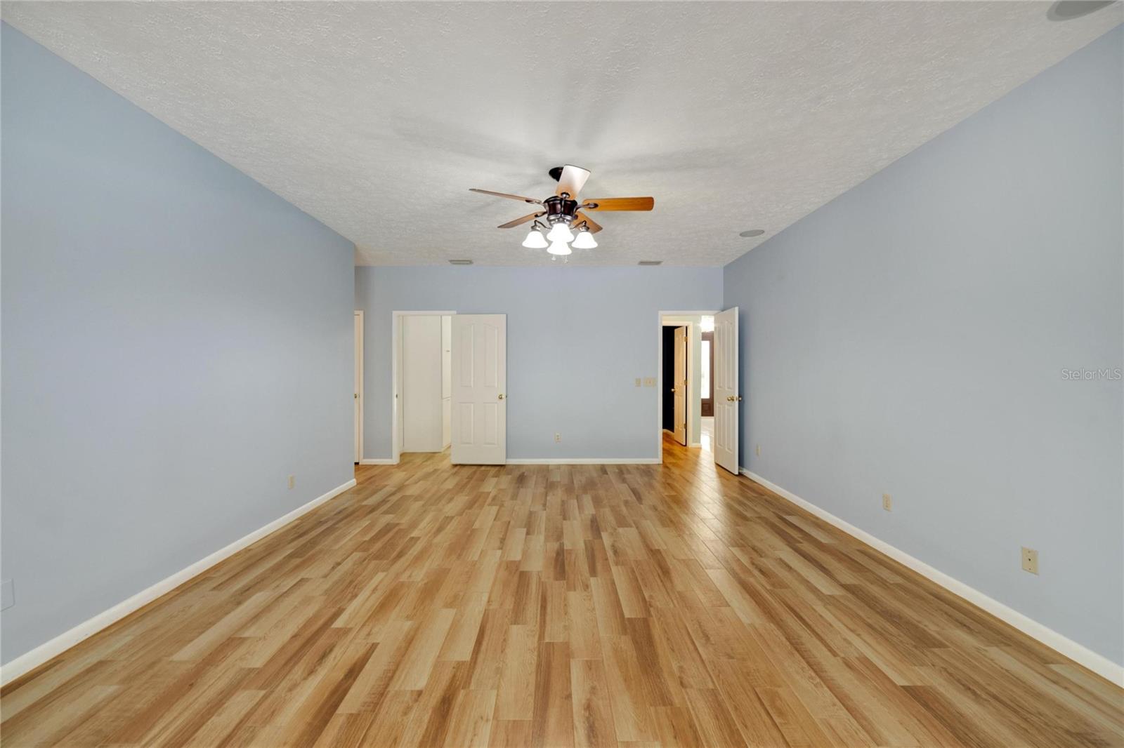 Image 27 of 59 For 18006 Clear Lake Dr