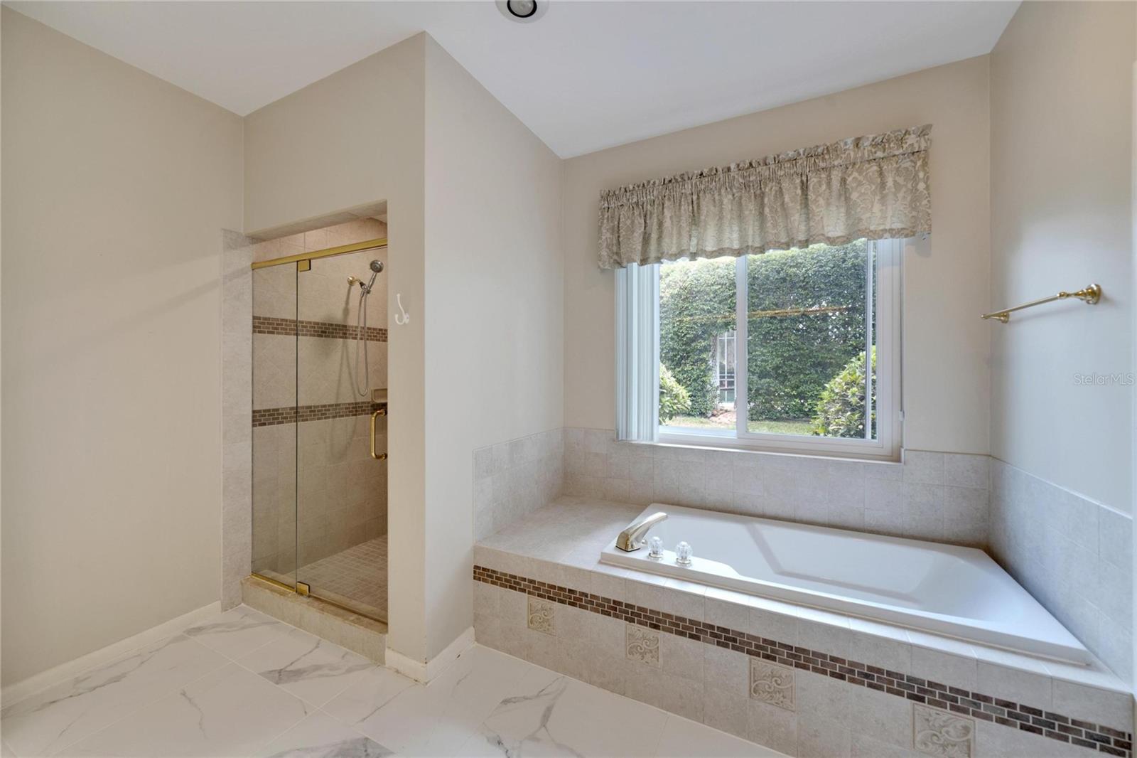 Image 31 of 59 For 18006 Clear Lake Dr