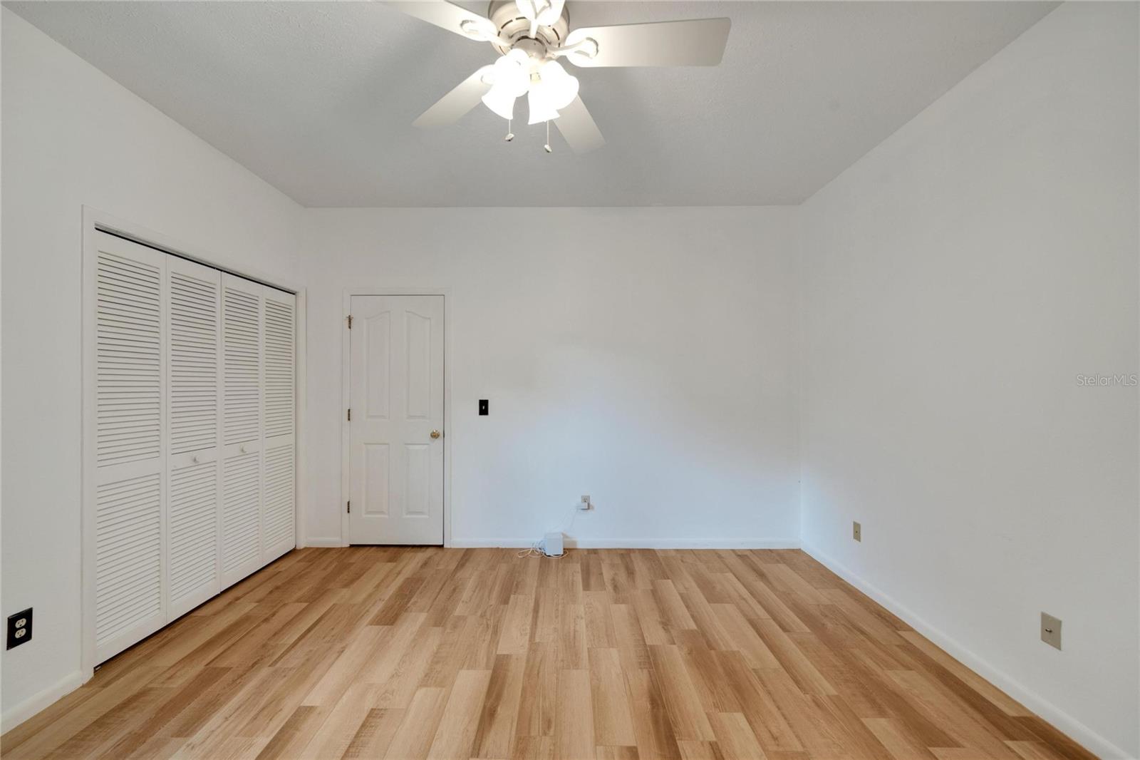 Image 32 of 59 For 18006 Clear Lake Dr