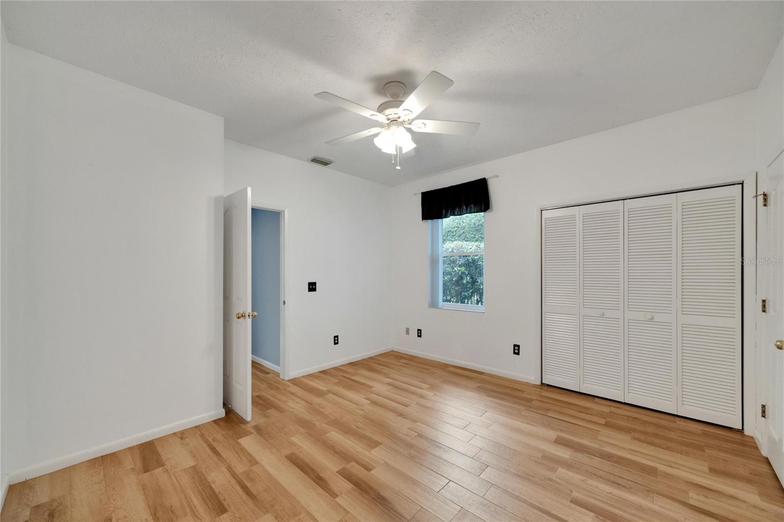 Image 33 of 59 For 18006 Clear Lake Dr