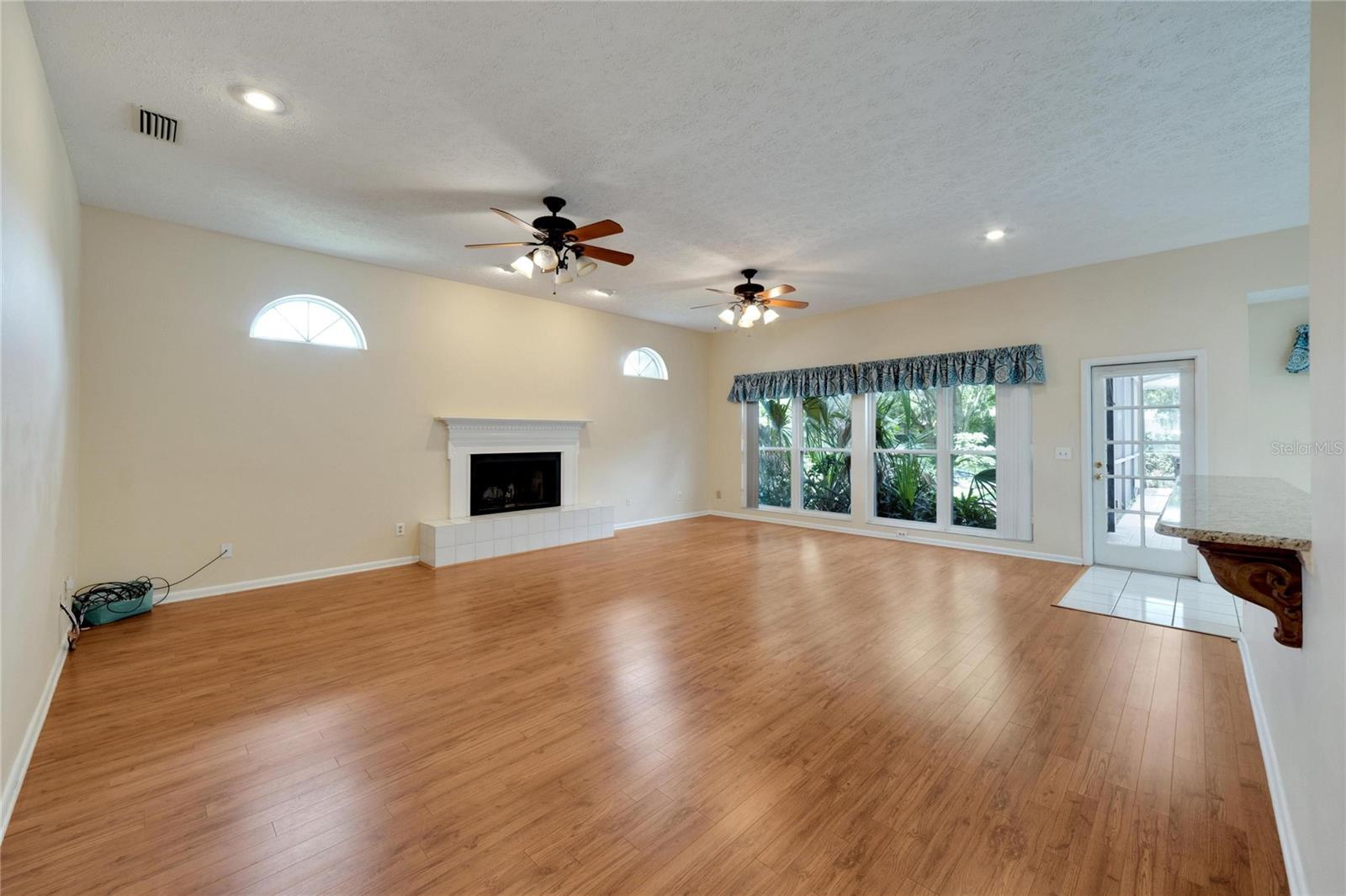 Image 45 of 59 For 18006 Clear Lake Dr