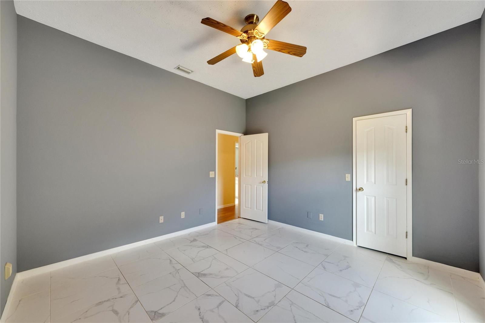 Image 51 of 59 For 18006 Clear Lake Dr