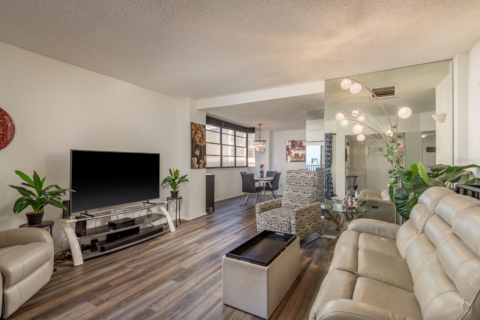 Image 11 of 46 For 602 Lime Avenue 203