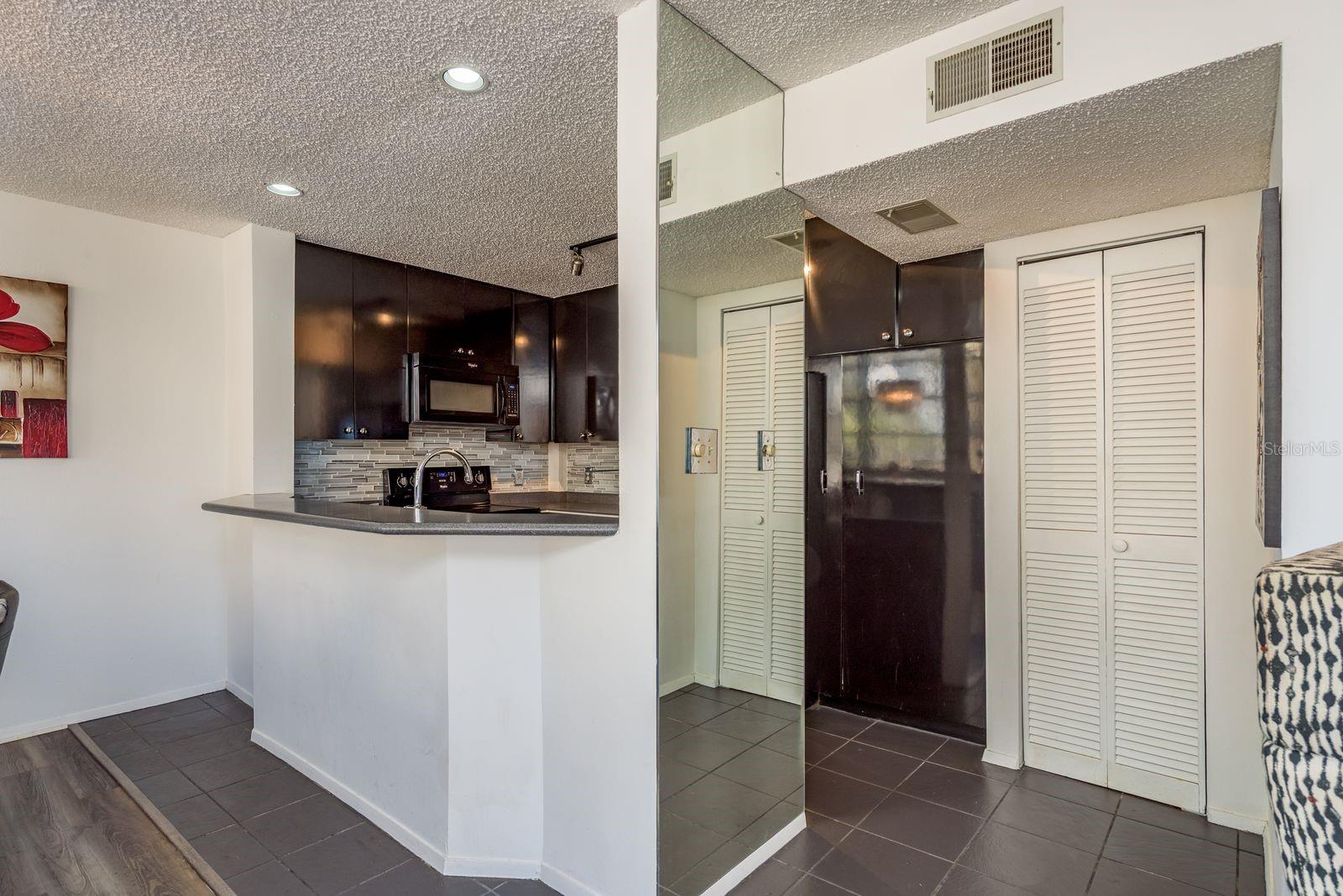 Image 14 of 46 For 602 Lime Avenue 203