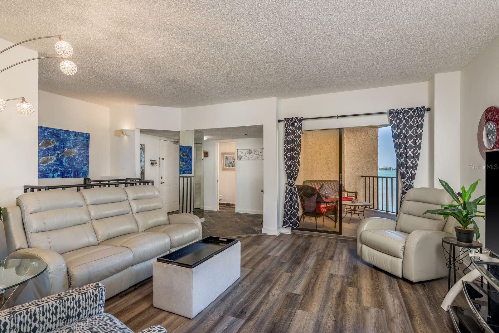 Image 2 of 46 For 602 Lime Avenue 203