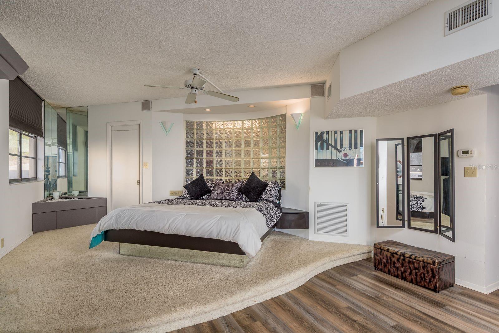 Image 21 of 46 For 602 Lime Avenue 203