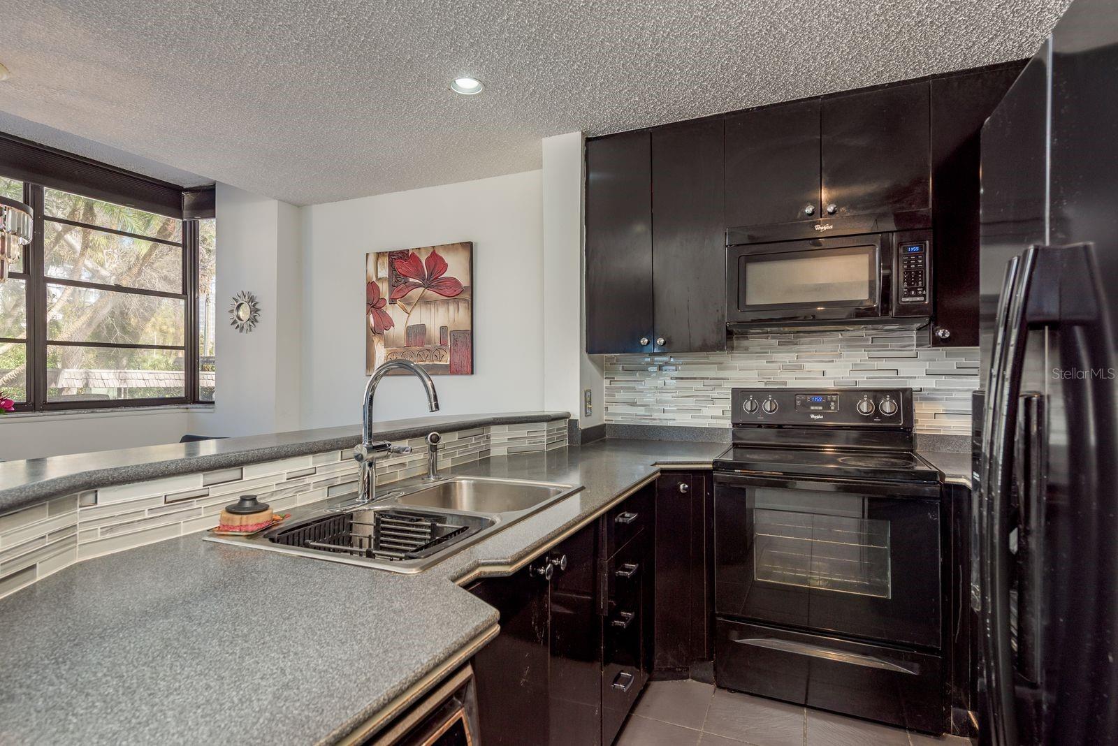 Image 3 of 46 For 602 Lime Avenue 203