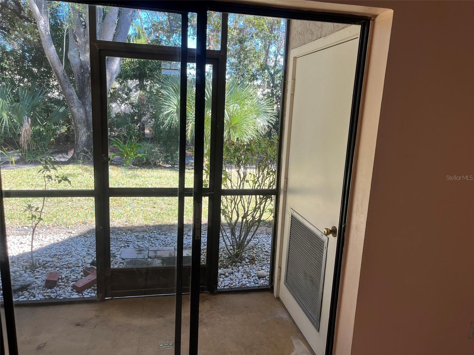 Image 15 of 21 For 9627 Eaton Gardens Lane 103