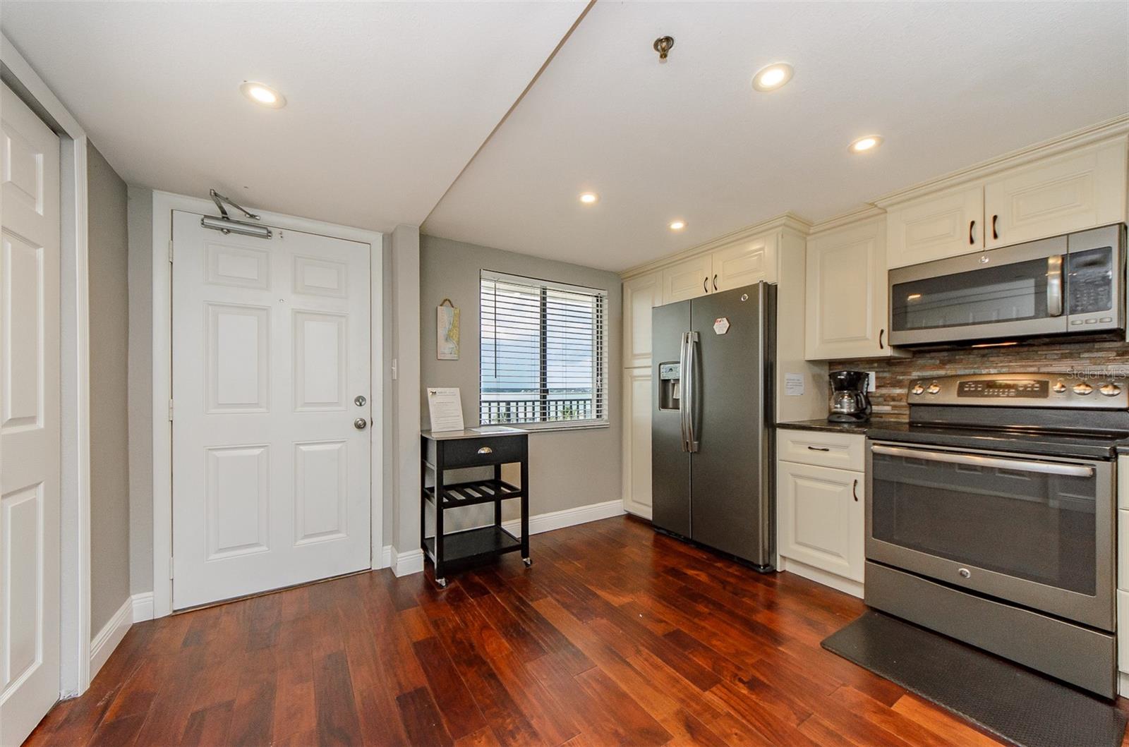 Image 4 of 53 For 1250 Gulf Boulevard 703