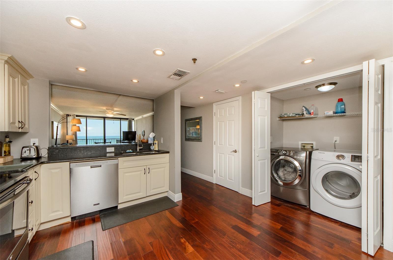 Image 6 of 53 For 1250 Gulf Boulevard 703