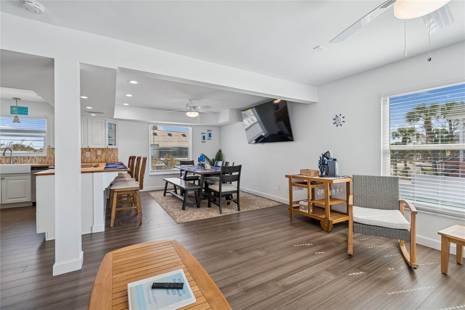 Image 21 of 53 For 8432 Gulf Boulevard