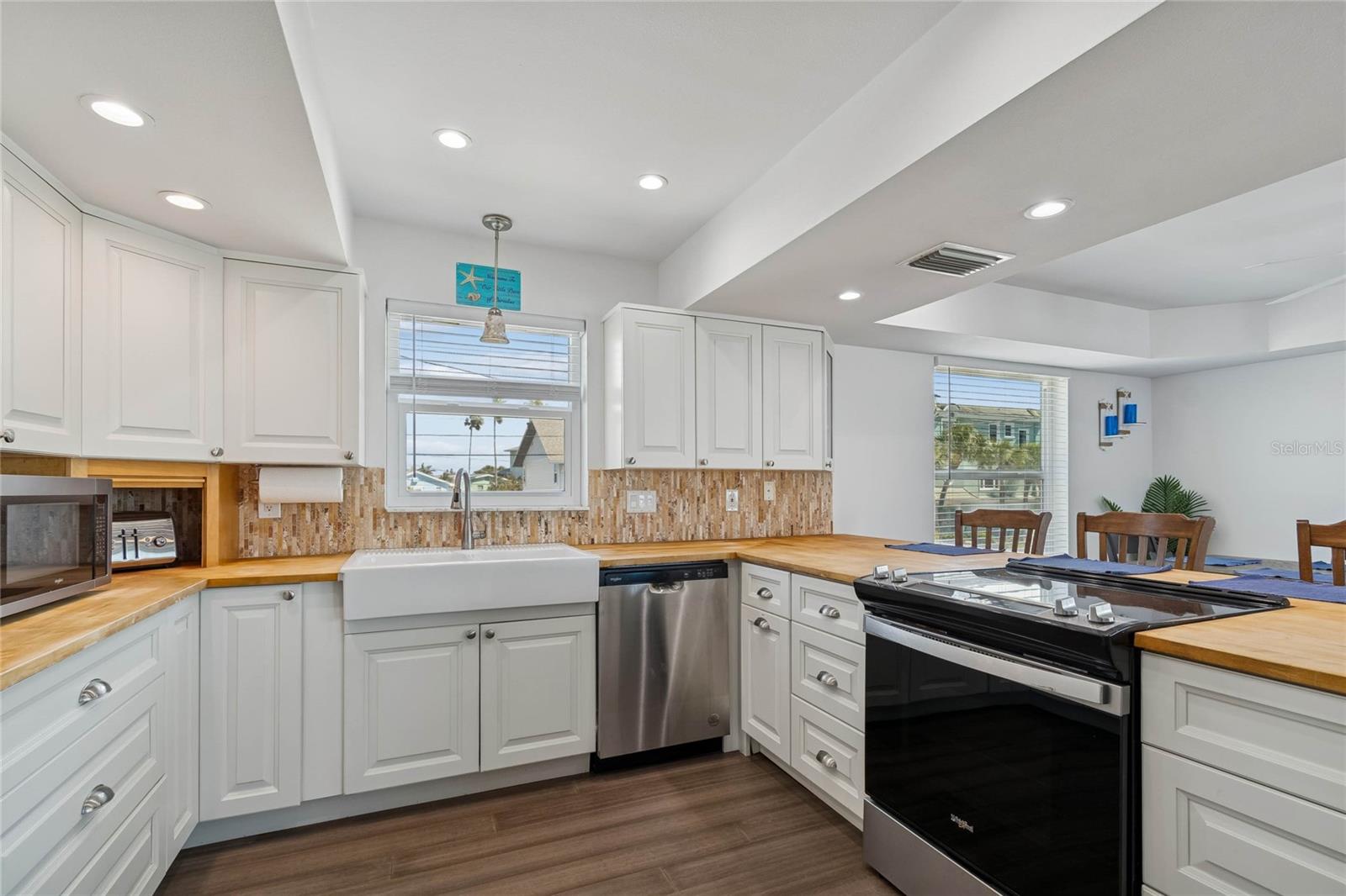 Image 29 of 53 For 8432 Gulf Boulevard