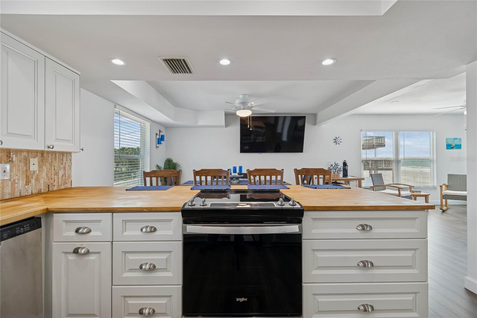 Image 31 of 53 For 8432 Gulf Boulevard