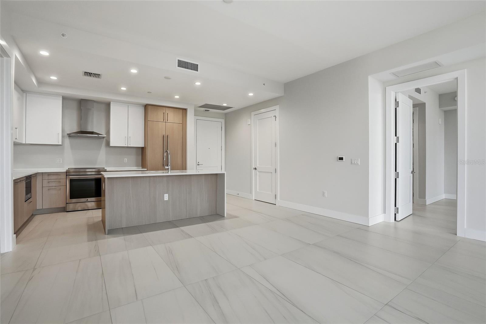 Image 15 of 72 For 275 1st Ave S 1008