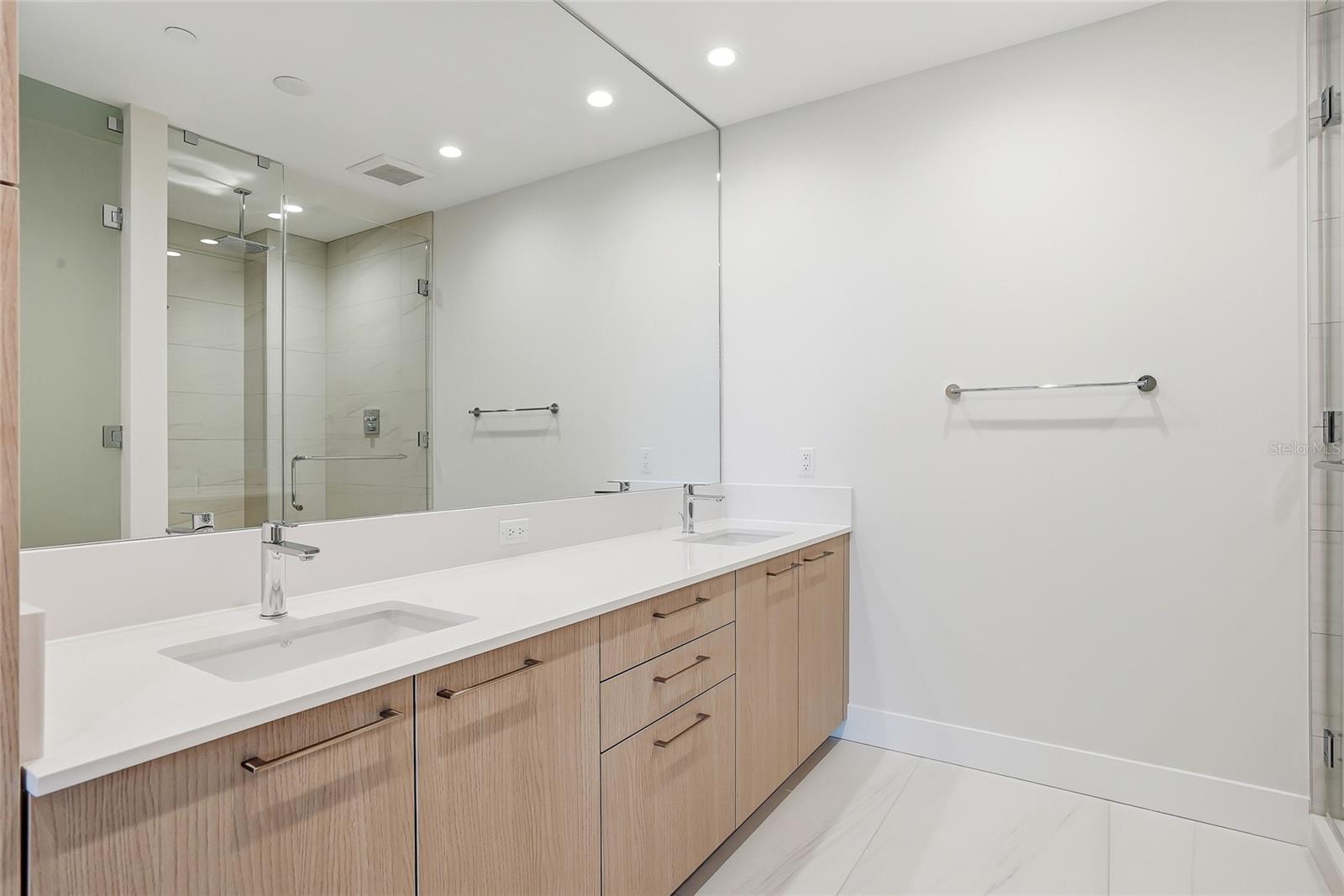 Image 34 of 72 For 275 1st Ave S 1008